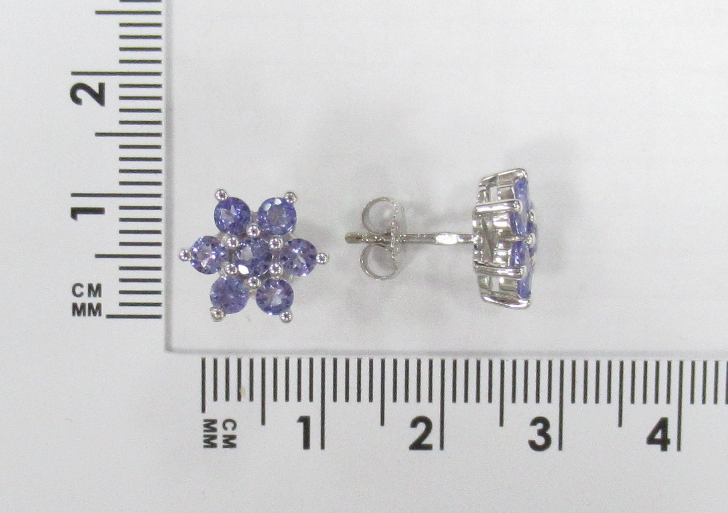 Серебряные серьги-пусеты 925 пробы; вставки 14 Танзанит 1,4ct;
